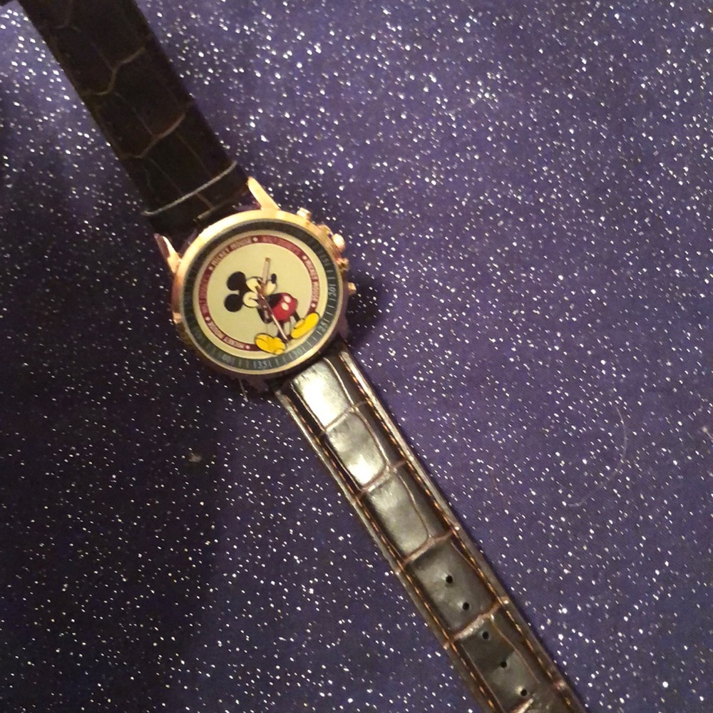 Beautiful men’s Mickey Mouse watch